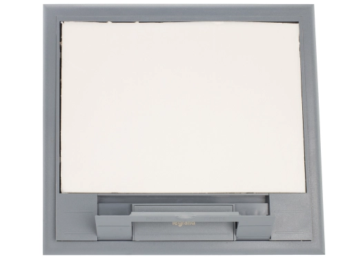 puszka-podlogowa-12m-6x-45x45-pozioma-eco-legrand-088172 (4).webp