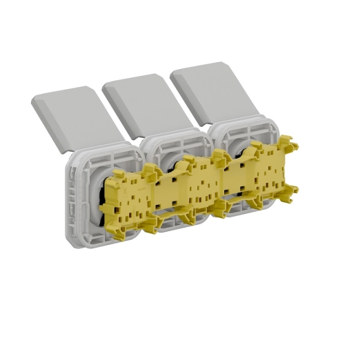 gniazdo-potrojne-szare-ip55-plexo-069564L (7).webp